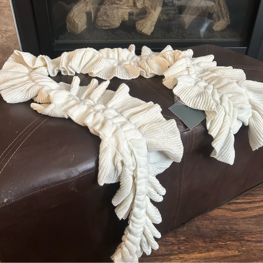 Eric Alexandre Ruffled Cream Knit Winter Scarf. NWT